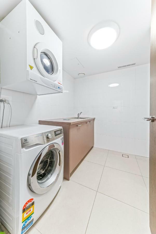 Executive On Whisper Bay - Cannonvale Airlie Beach Esterno foto